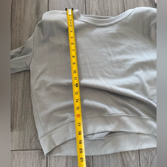 Calvin Klein|Gray padded shoulder sweatshirt, long sleeve in boxy style•••Medium - Picture 13 of 14